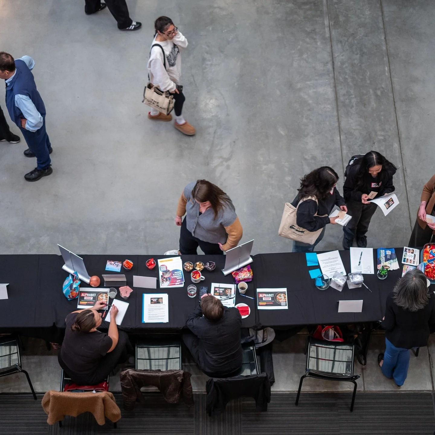 We had an incredible time @seattleu last week meeting with marketing, business, finance and econn students in the @seattleualbers school. 

This Alphabet Soup event let students meet and greet professional organizations like AAF to expand their netwo
