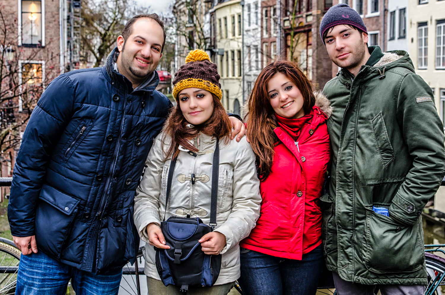 Friends on a bridge in Utrecht. Natural light. Exposure: 1/50 sec @ f/5,6 ISO 200, 44mm