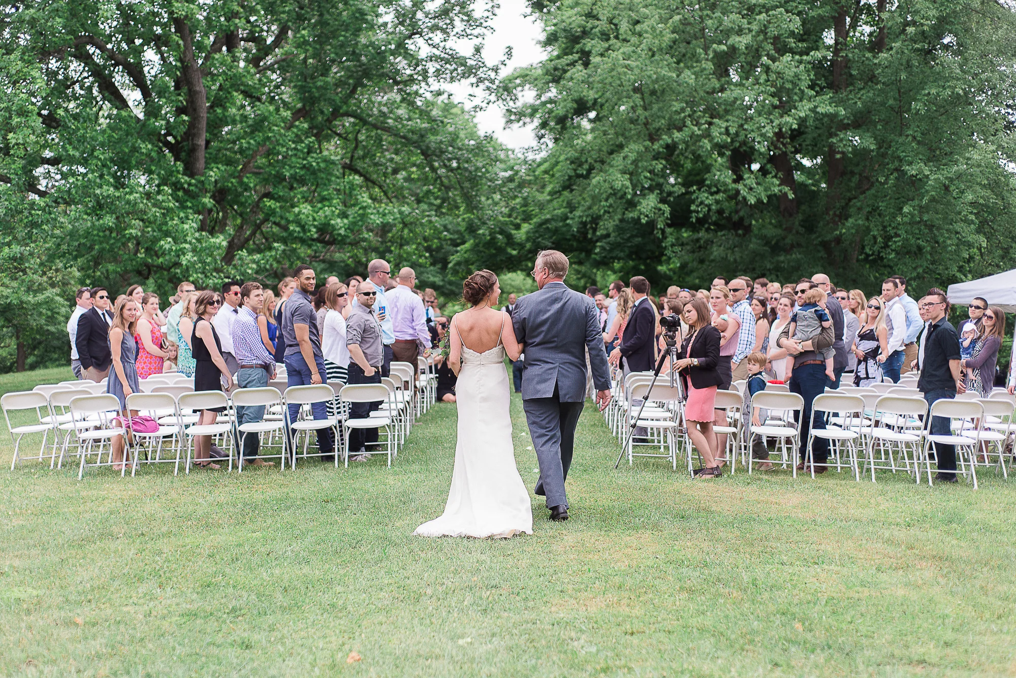 outdoor-cincinnati-wedding-photographer.jpg