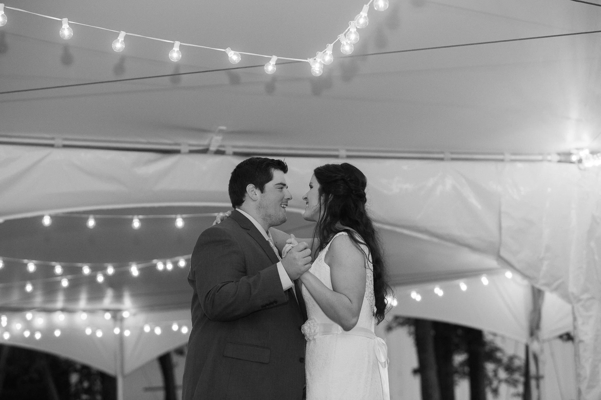 backyard-ohio-wedding-photographer.jpg