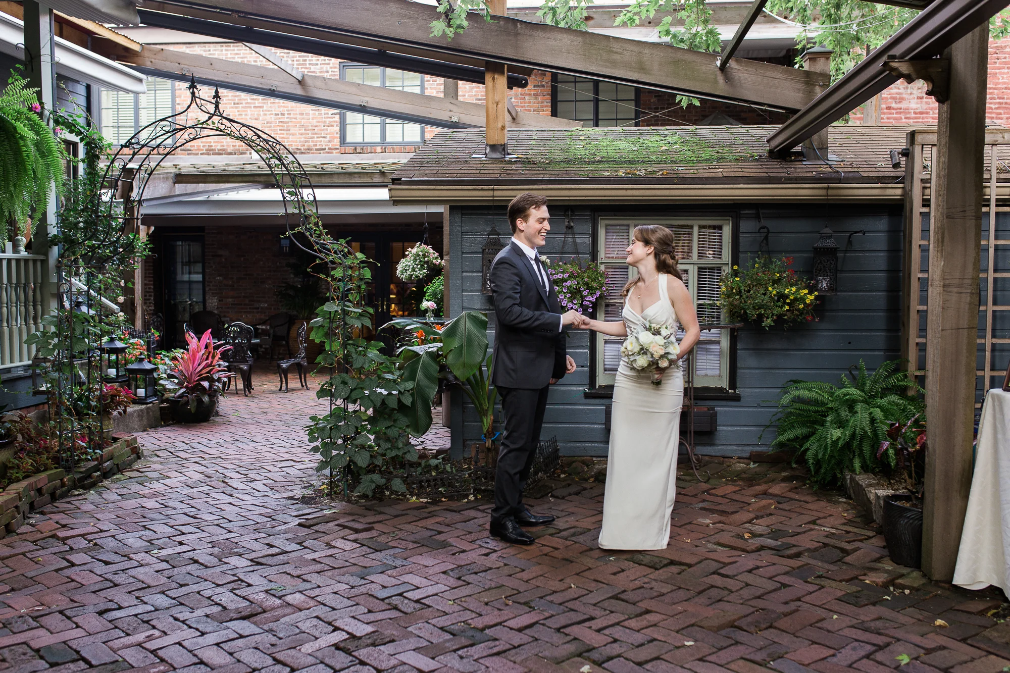 morning-glory-inn-pittsburgh-wedding-photographer.jpg