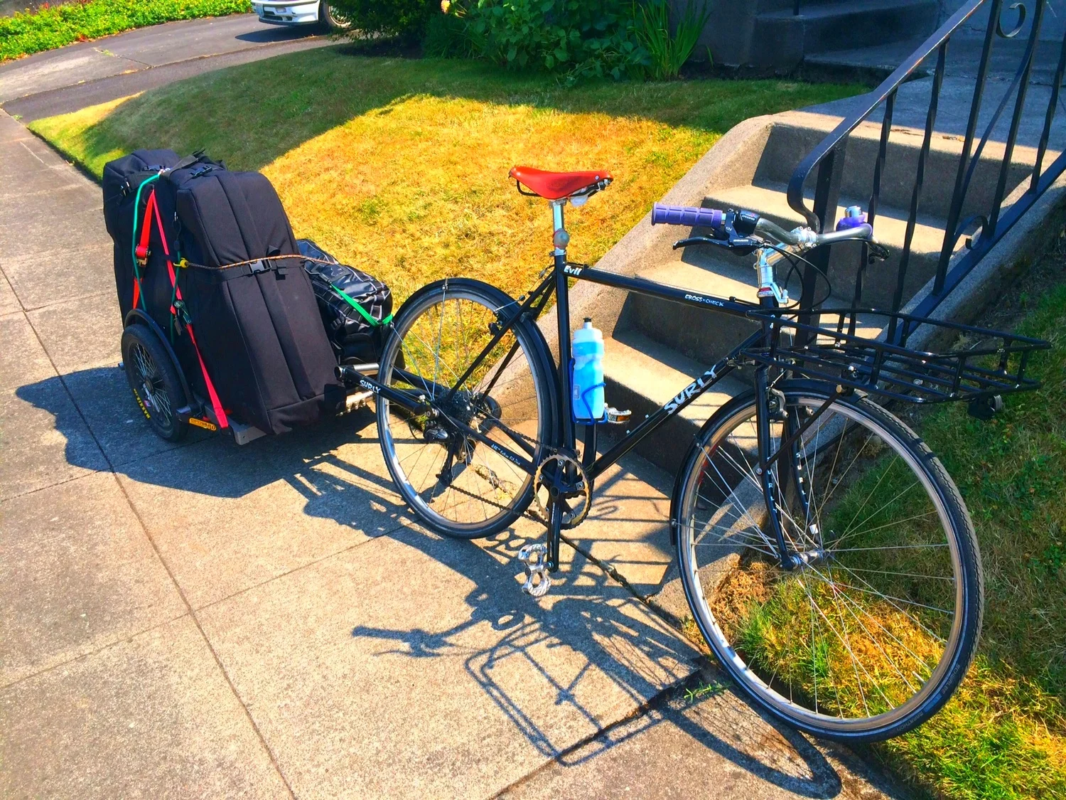 Popsicle and trailer ready to rock all the way to the PDX airport, race bike in tow.