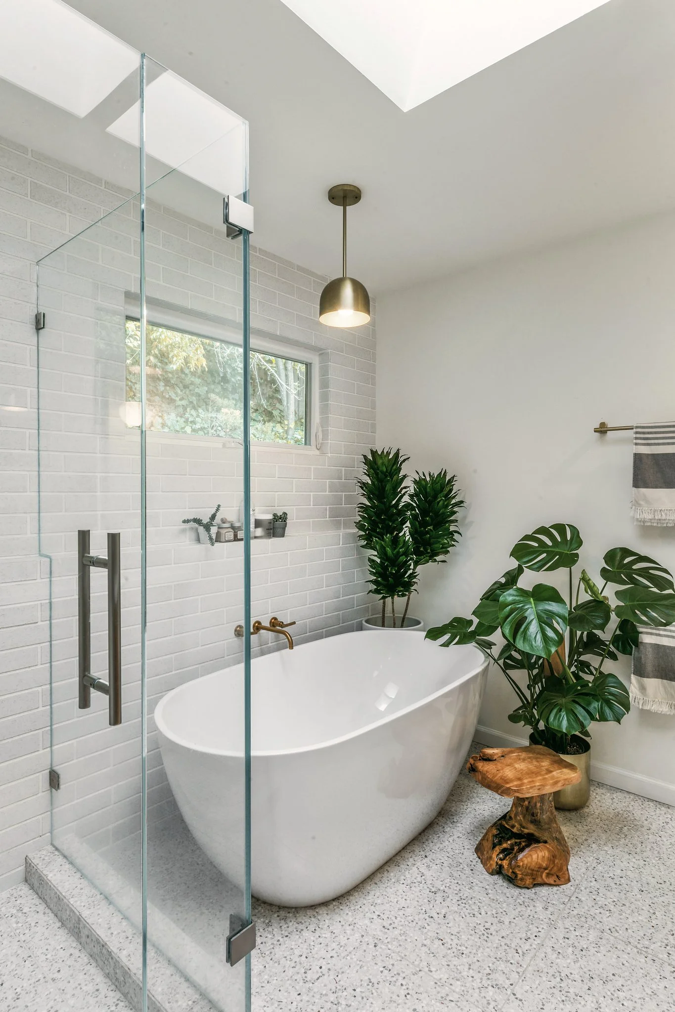 1930-oak-crest-drive master bath 1 edited.jpg
