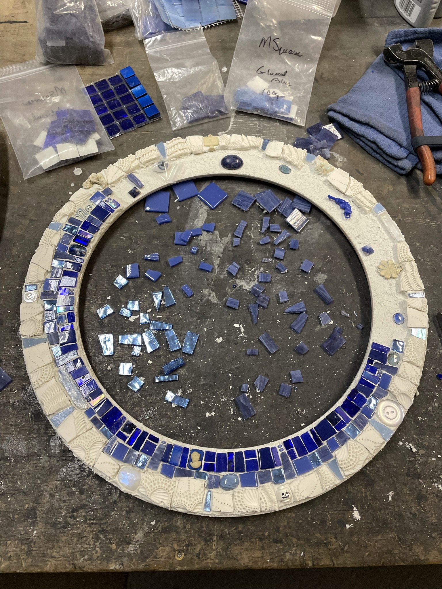 Making a custom round mosaic mirror 