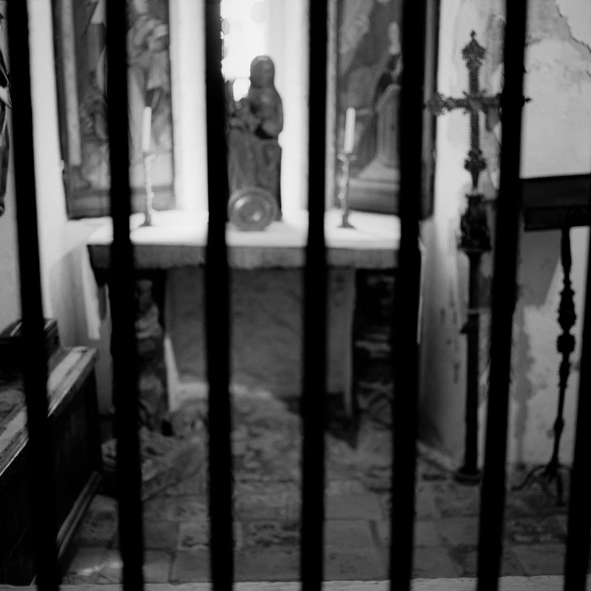 All photographs in the Ireland portfolio are selenium-toned silver gelatin prints, rendered by a master printer from 120 film negatives.