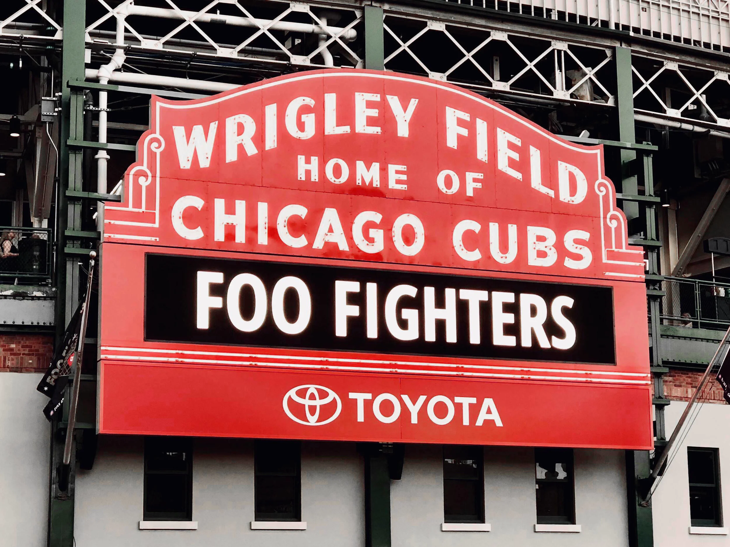 foo-fighters-cubs-hero.jpg