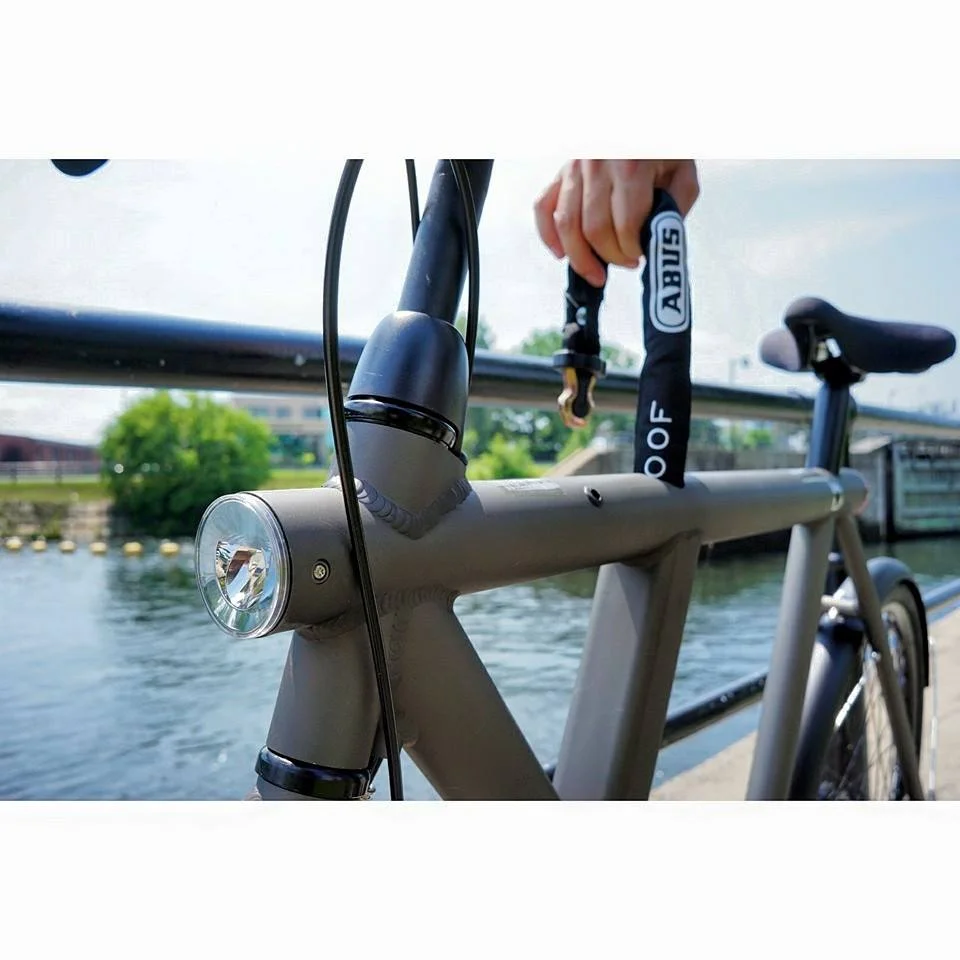 Vanmoof S5 with built in chain at Lachine Canal in Montreal