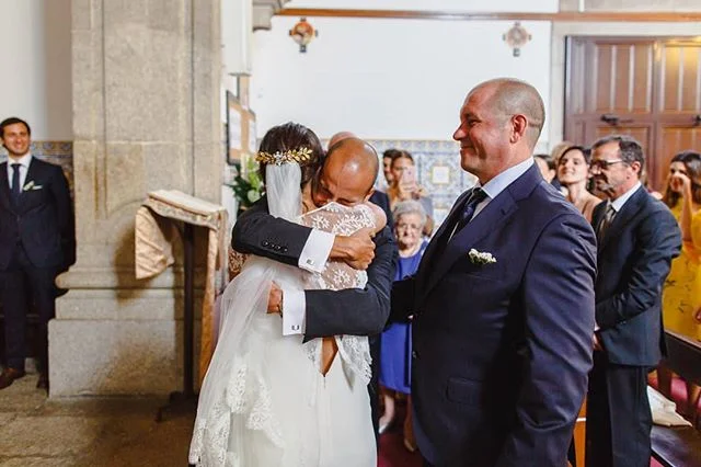 Este abraço não precisa de comentário. Ou precisa?

#joaomakesphotos
#thisisreportage
#weddingphotography
#weddingmoments
#weddingseason
#weddingphotographyinPortugal