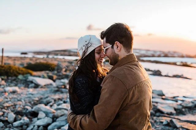 Engagement photos in the snow? Oh yeah.

#joaomakesphotos
#sunsetlovers
#weddingphotography
#engagementphotoshoot
#engagementphotoshootinPortugal
#engagementring
#bridetobe
#groomtobe
#gettingready
#portugaldestinationwedding
#weddingphotographyinPortugal