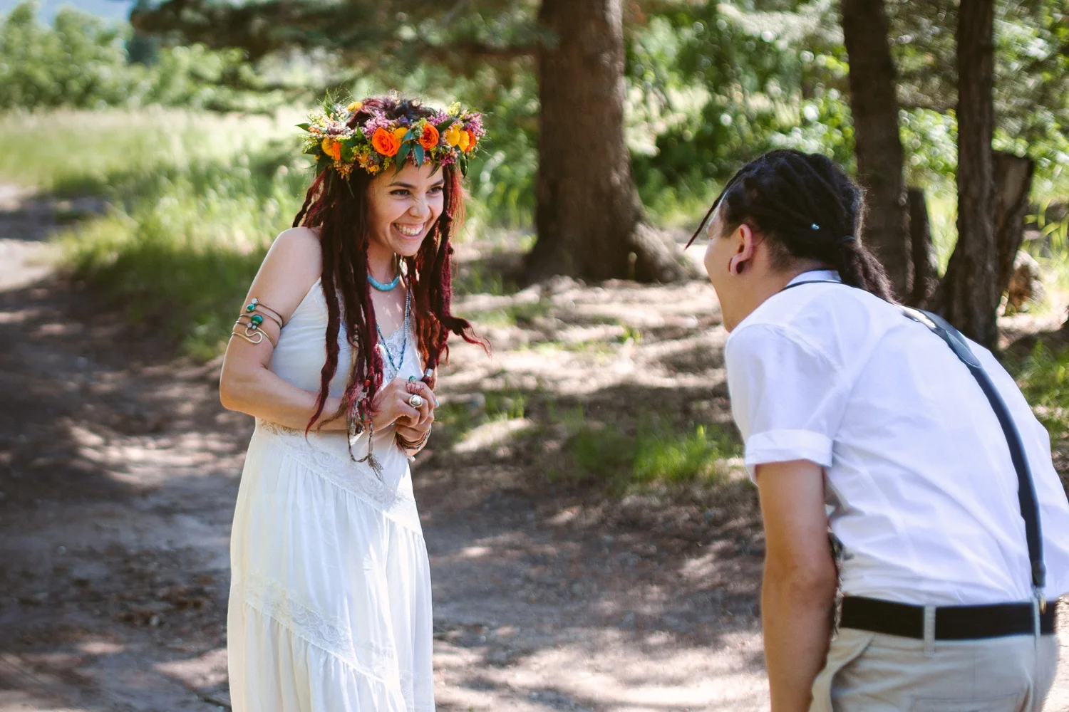 Colorado_Boho_Couple_First_Look_02.jpg
