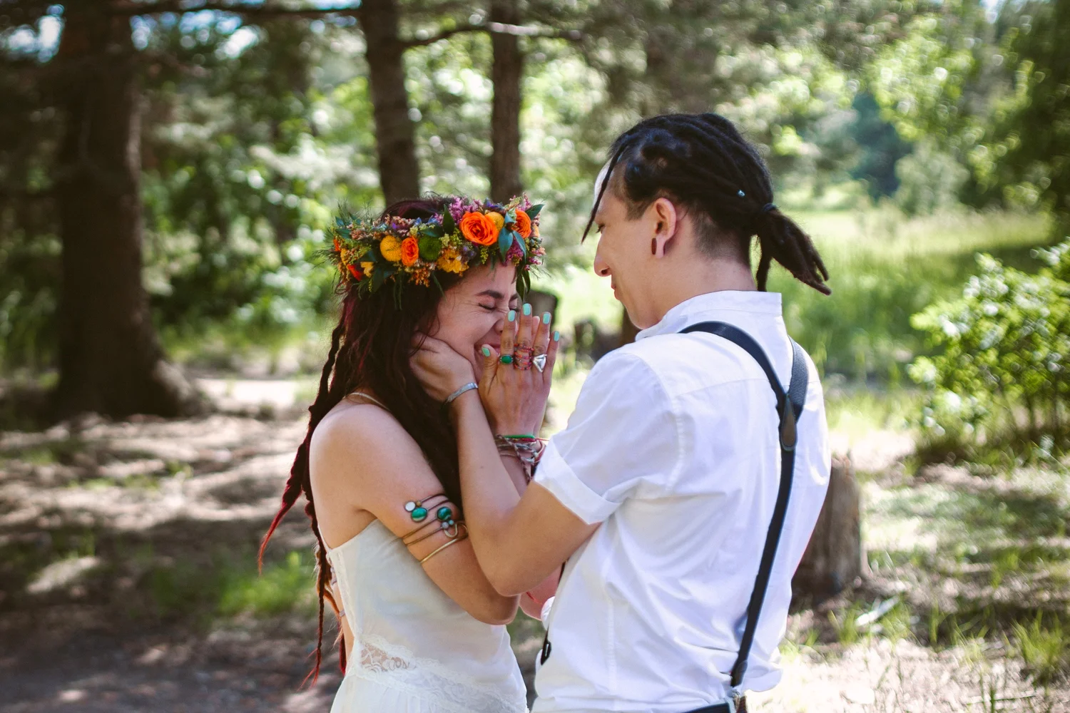 Colorado_Boho_Couple_First_Look_03.jpg