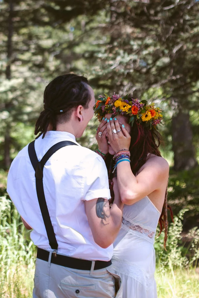 Colorado_Boho_Couple_First_Look_04.jpg