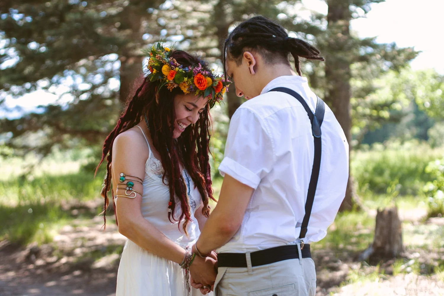 Colorado_Boho_Couple_First_Look_05.jpg