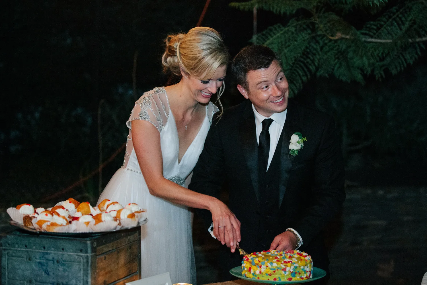 Hollywood_Couple_Cake_Cutting.jpg
