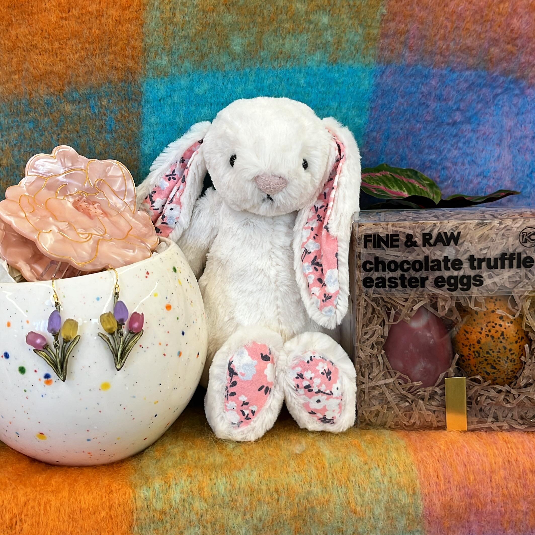 Who&rsquo;s ready for the weekend?! Our shop is stocked with lots of new goodies and all your last minute Easter basket needs. Come visit us from 10am-6pm! We&rsquo;ll be closed Sunday 3/31 to enjoy the holiday. 🌷🐰

#shoplocal #easterbunny #tulipse