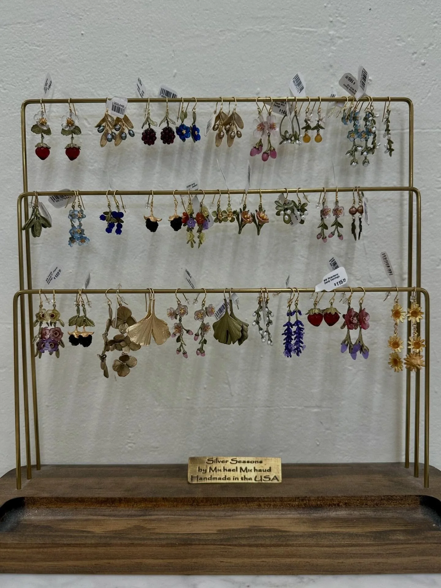 Embrace spring in every part of your life with beautiful pieces from @michaelmichaud_usa! Come check out our newest restock today! 💐🌺🌻🌷