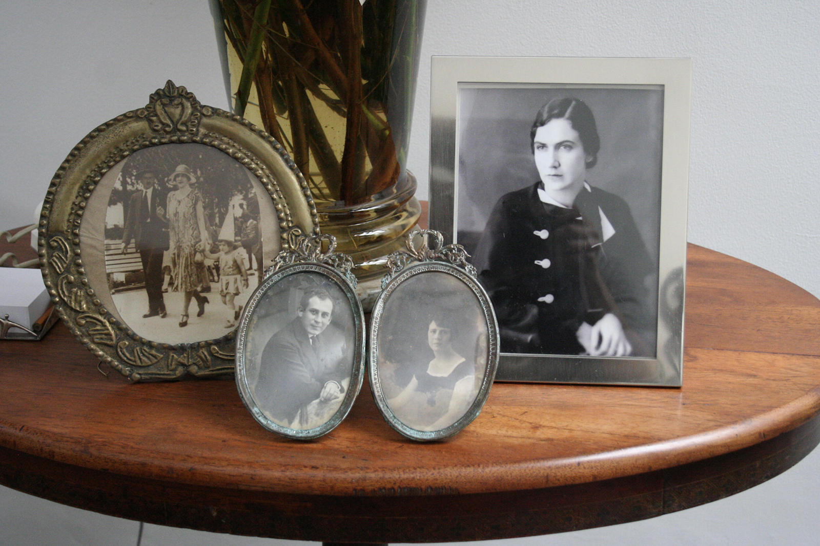 The table in the entrance foyer at my grandparents' house. At Left, a picture of my grandfather's parents, Ulpiano and Emma. I'm not sure, but I think the picture in the middle is of my grandmother's parents (i'll update this caption once i know for sure). The majestic woman on the far right is Mama Emma, grandpa's mother.