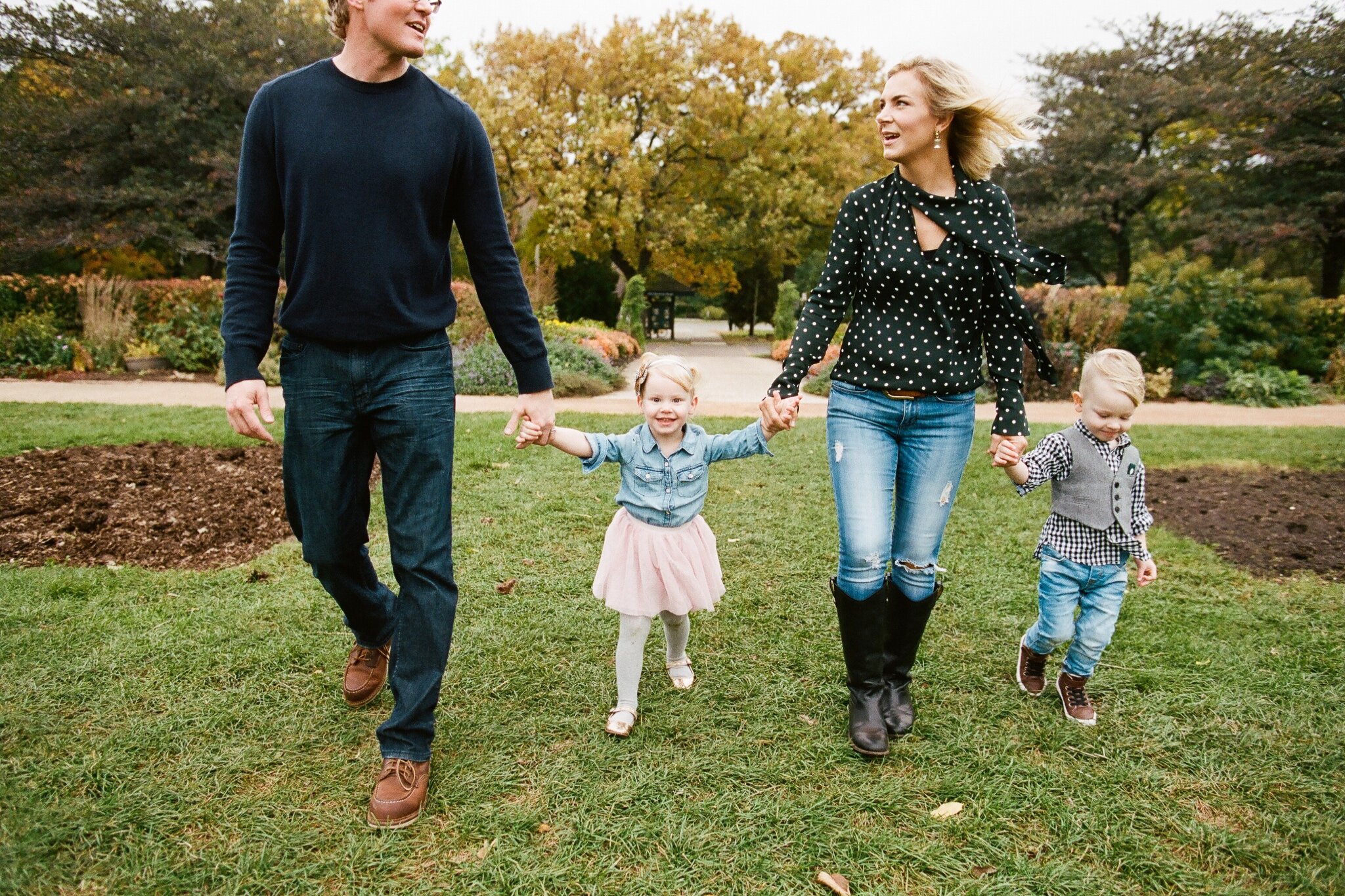 Family portraits at the Minneapolis Rose Garden