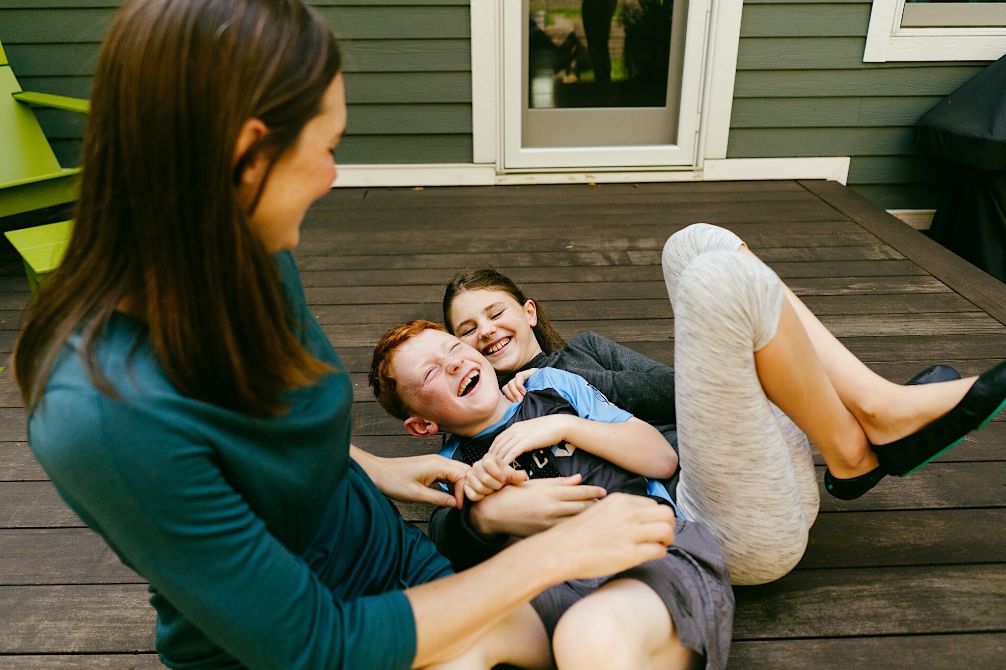 A family laughing together during a lifestyle portrait photography session in Minneapolis, Minnesota