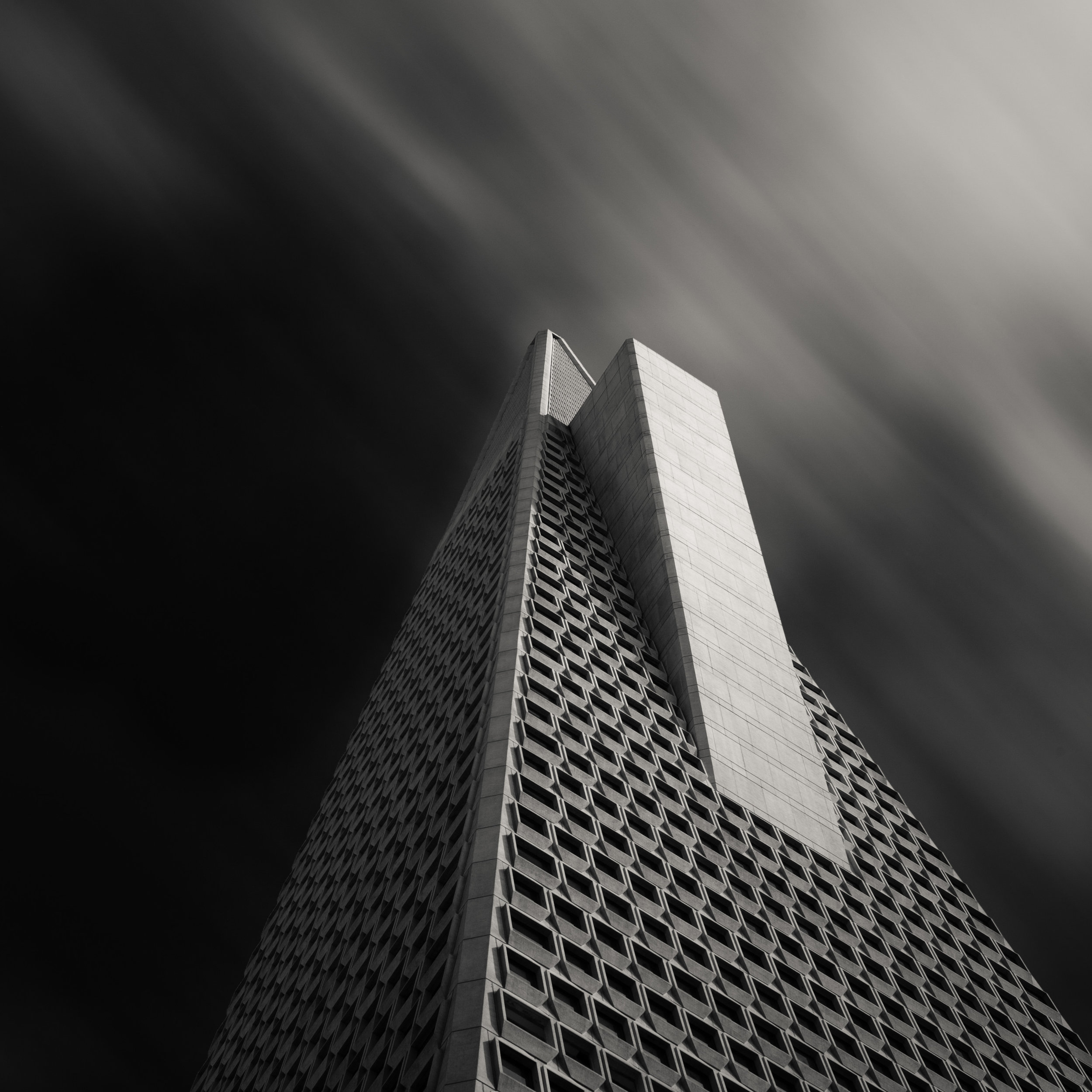 San Francisco Transamerica Pyramid black white building clouds fin