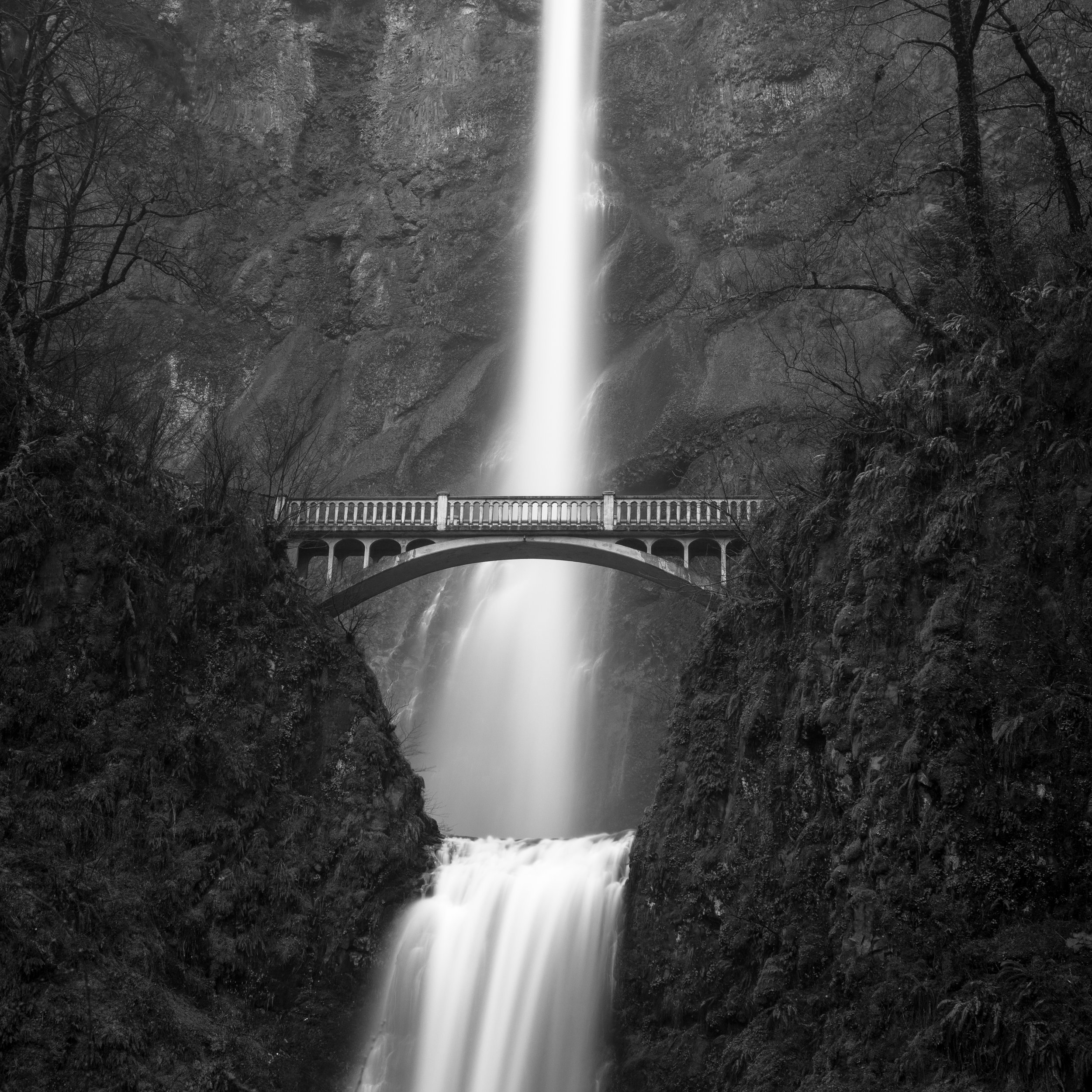 Portland multnomah falls black white waterfall mist bridge