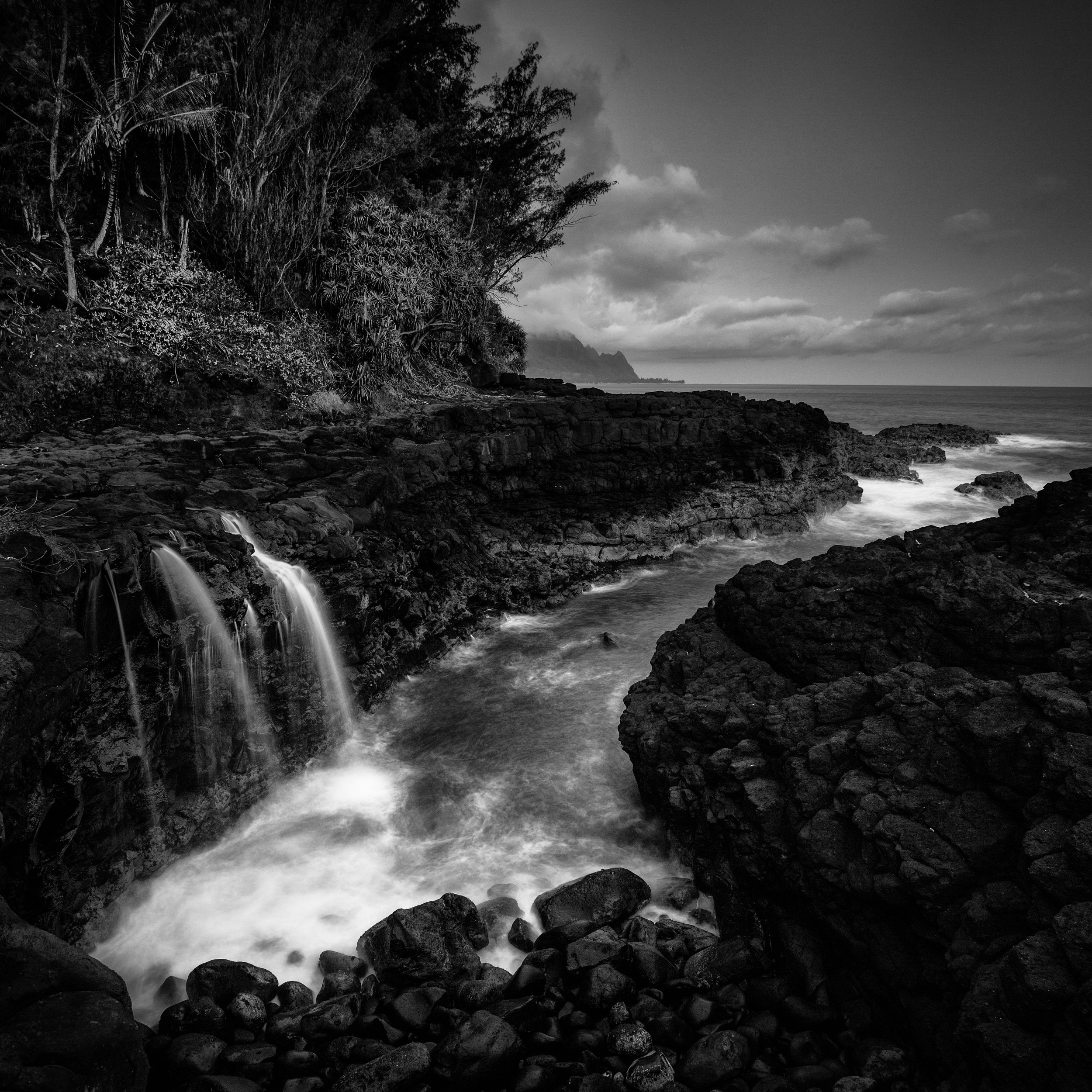 Kauai black white queens bath inlet waterfall shower