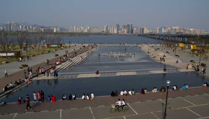 Yeouido park cascade fountain 