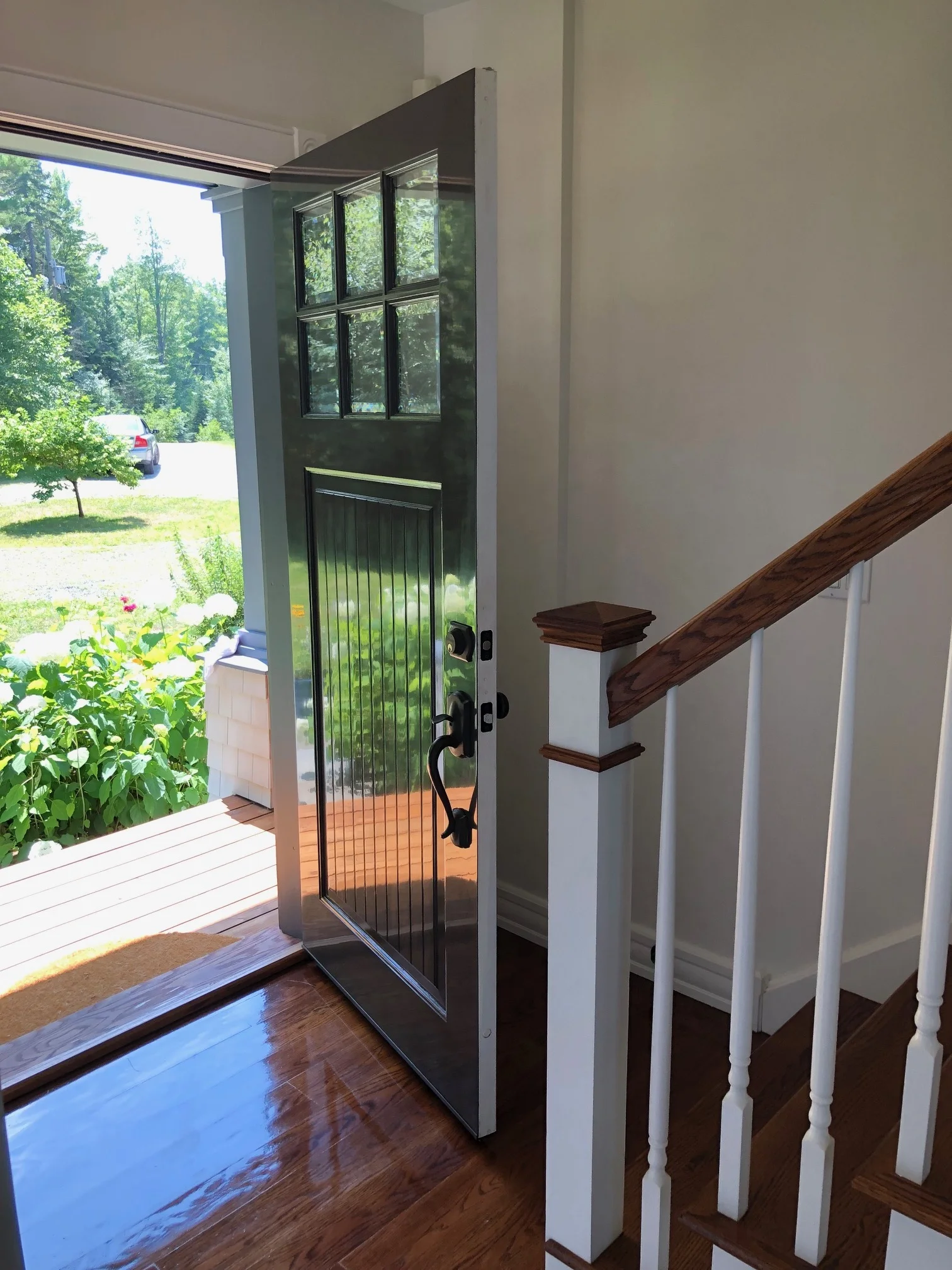 High gloss front door in “Iron Mountain” by Benjamin Moore. In FPE ECO Brilliant.