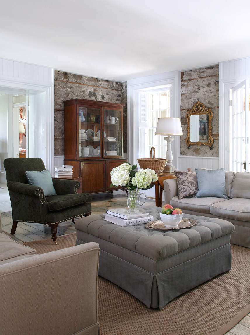 Décor: An English Country House by Susan Burns Design