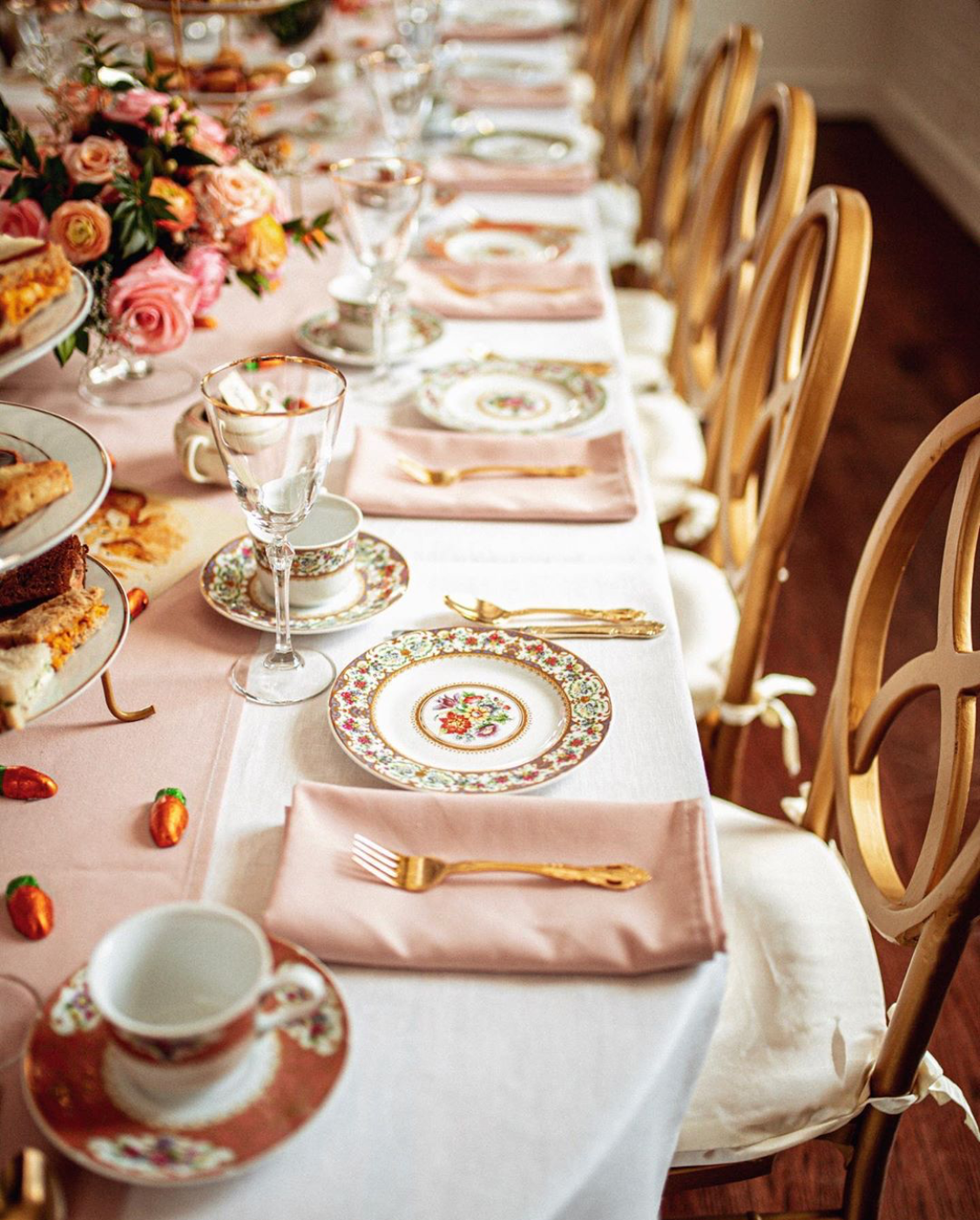 We happened upon this Beatrix Potter-themed baby shower on Instagram and were immediately charmed by the delicate pink, white and gold theme, the pretty china patterns and the orange and pink roses. Thrown for Mary Orton of the blog Memorandum, this…
