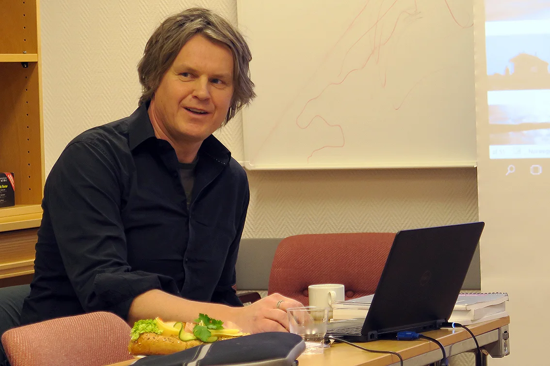 Vegard Gundersen fra NINA har ledet ferdselsprosjektet i Forollhogna siden starten i 2013. I går presenterte han de siste resultatene for styringsgruppa i et møte på Tynset. Foto: A. Nyaas