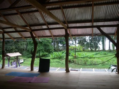 OM viva el momento yogashala