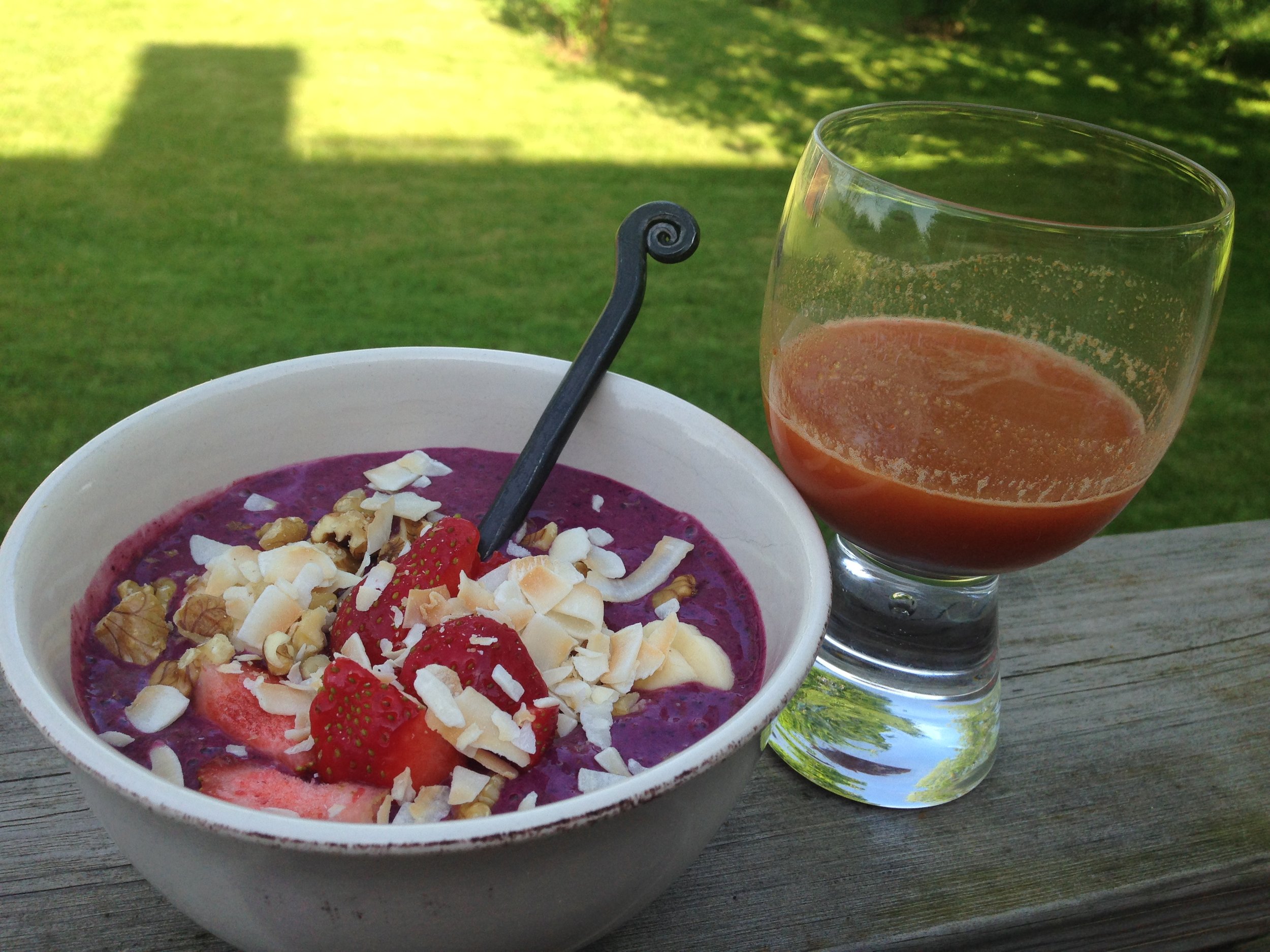 Blueberry Smoothie Bowl passar en het (Pitta) sommardag. 