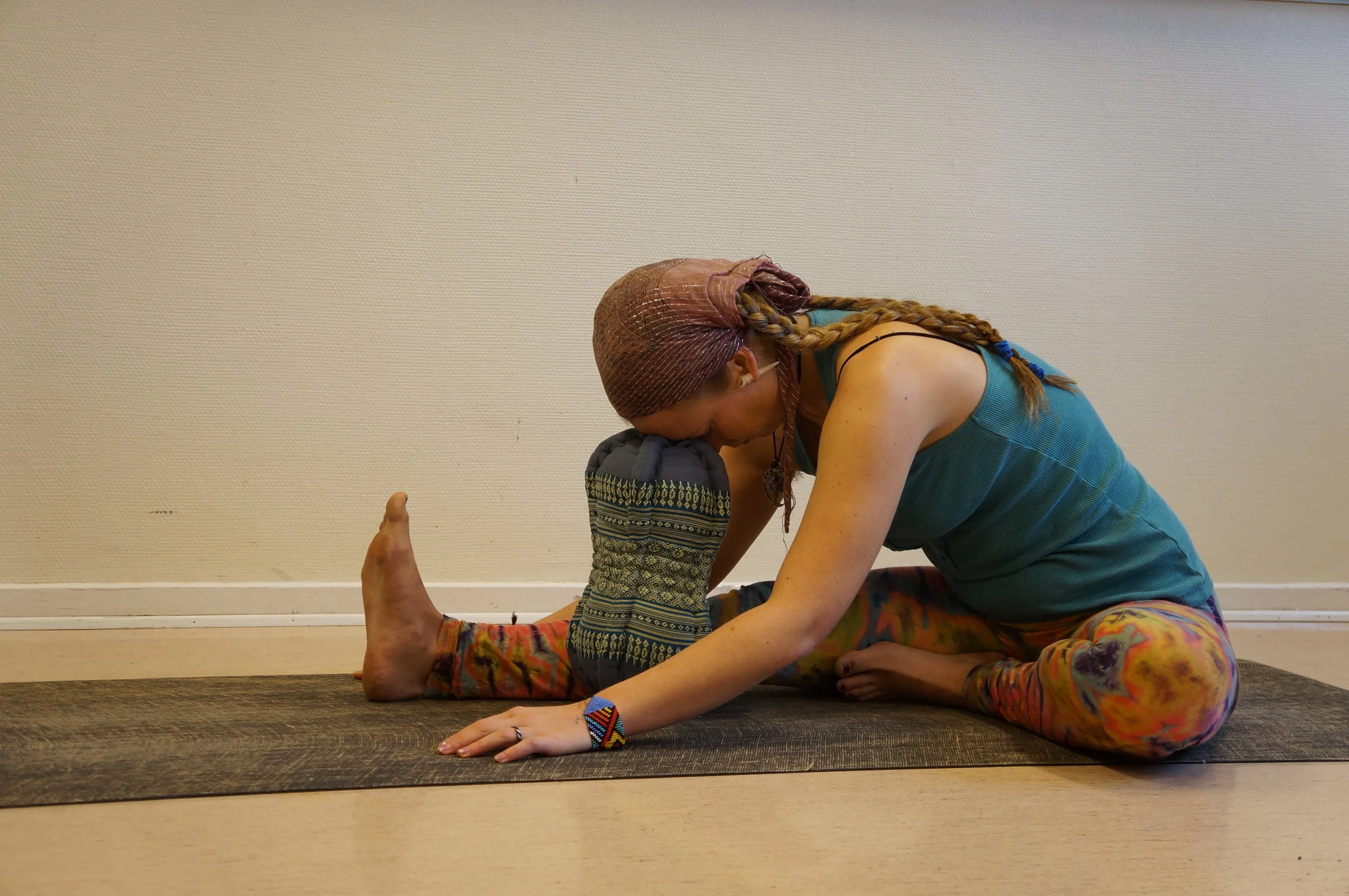 Vi använder kuddar och bolster för att komma djupare in i bindväven