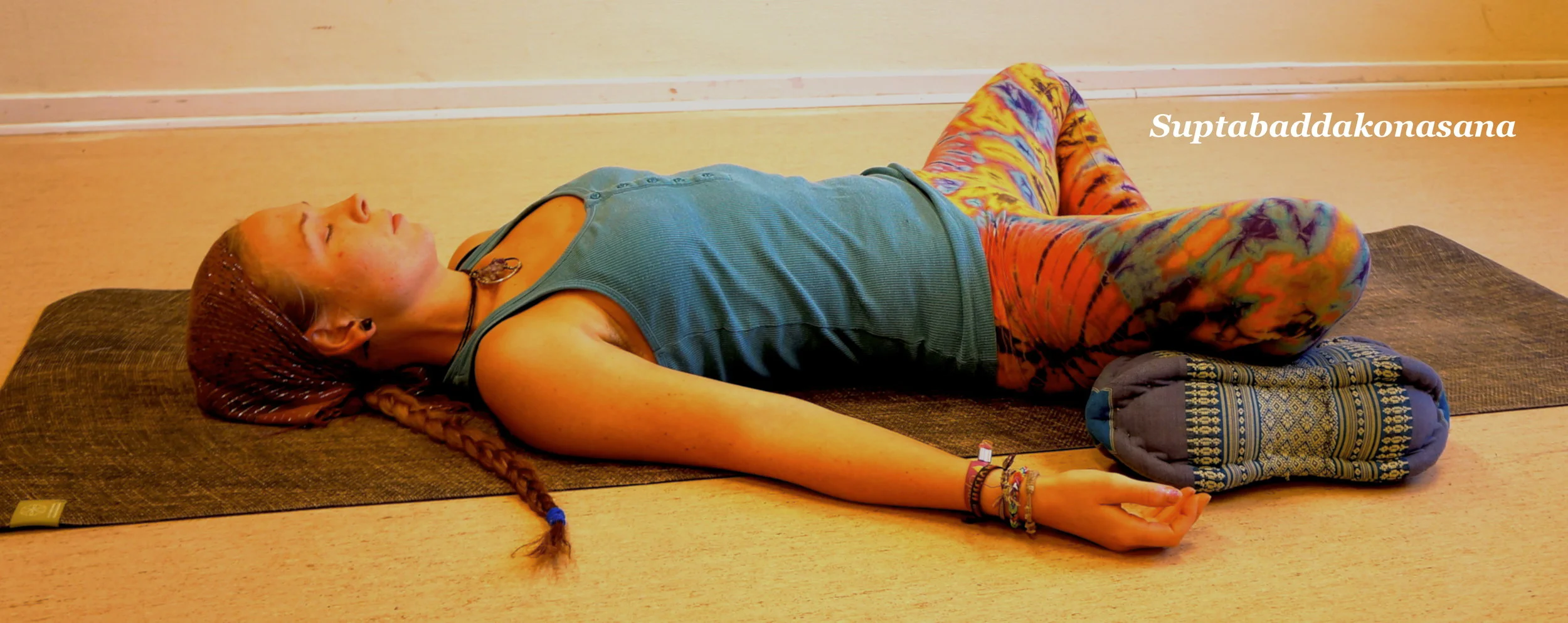 Moon Yoga: Yoga for menstrual cramps