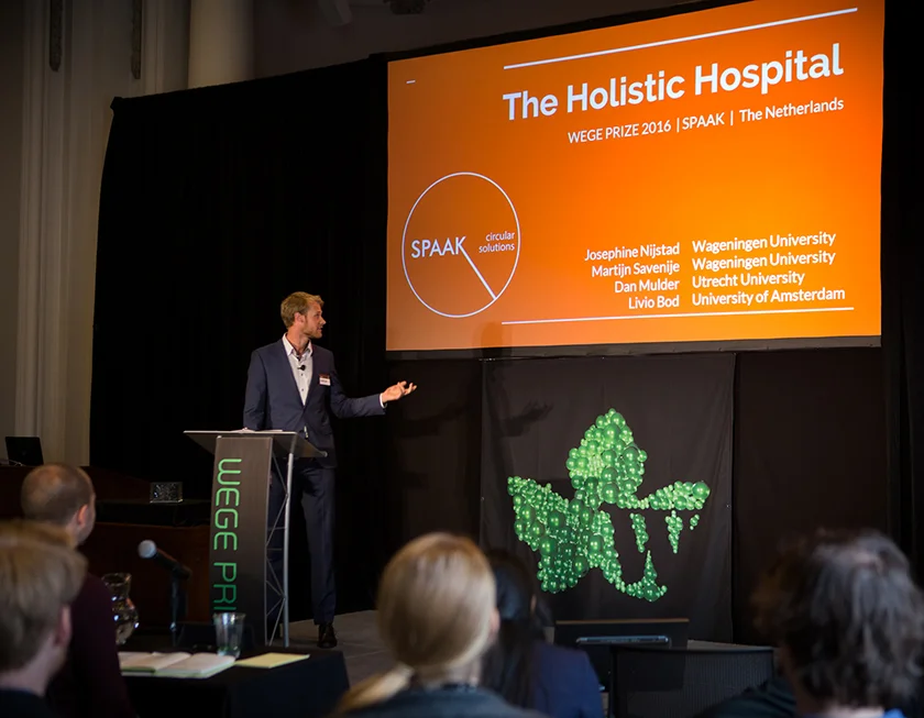 Savenije presenting his team's solution at the Wege Prize 2016 Awards