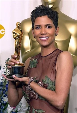 halle-berry-oscars-2012-cancel.jpg