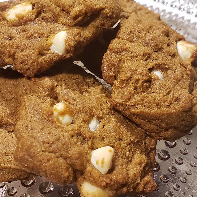 These won't make it past tomorrow😆! So I had an urge to bake and found this recipe Healthy One-Bowl (chocolate) Chip Cookies. They are delicious and obviously used white chocolate chips...still awesome!!! Thanks #amyshealthybaking for these deliciou