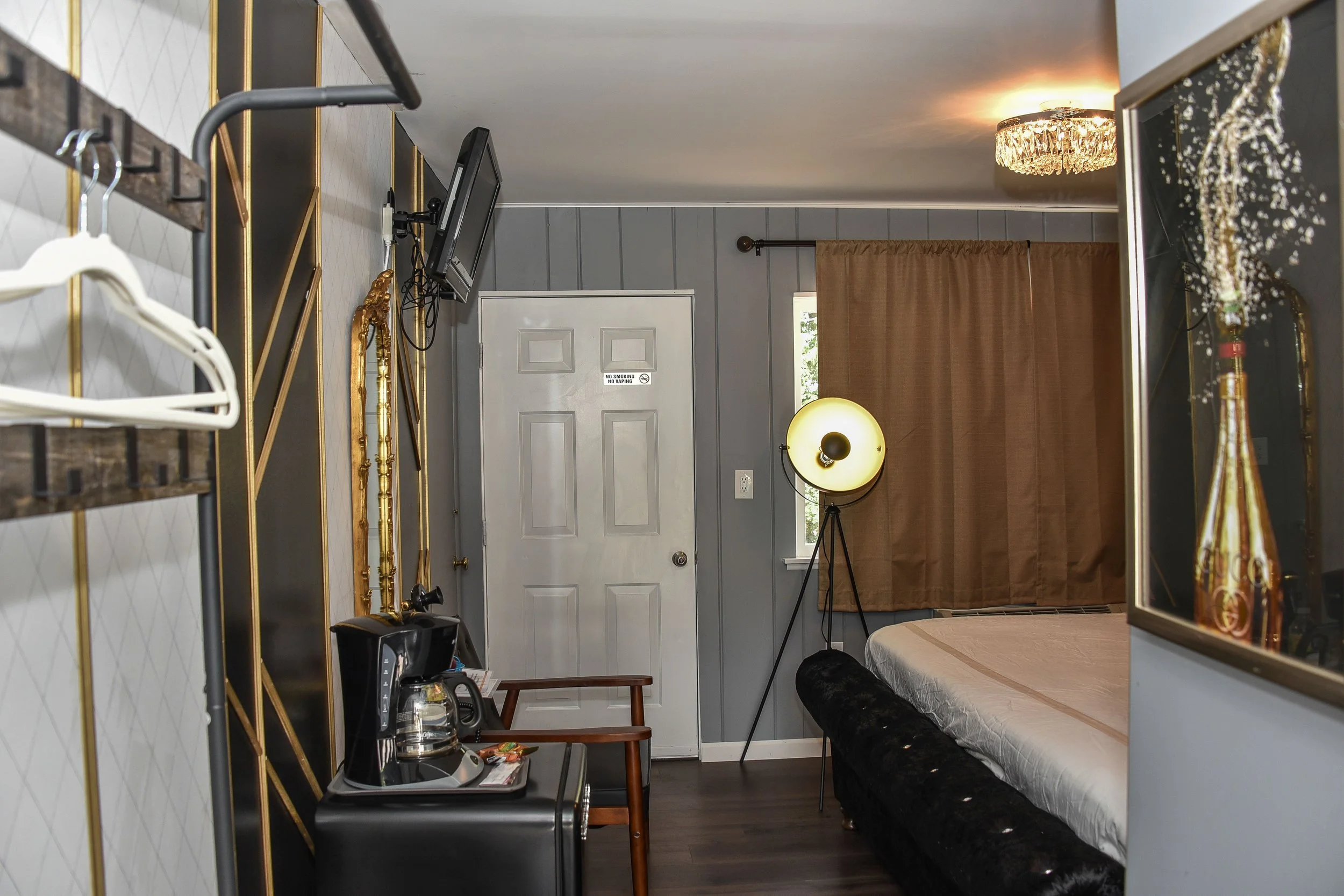 Great Gatsby MOTEL on Lake Sacandaga