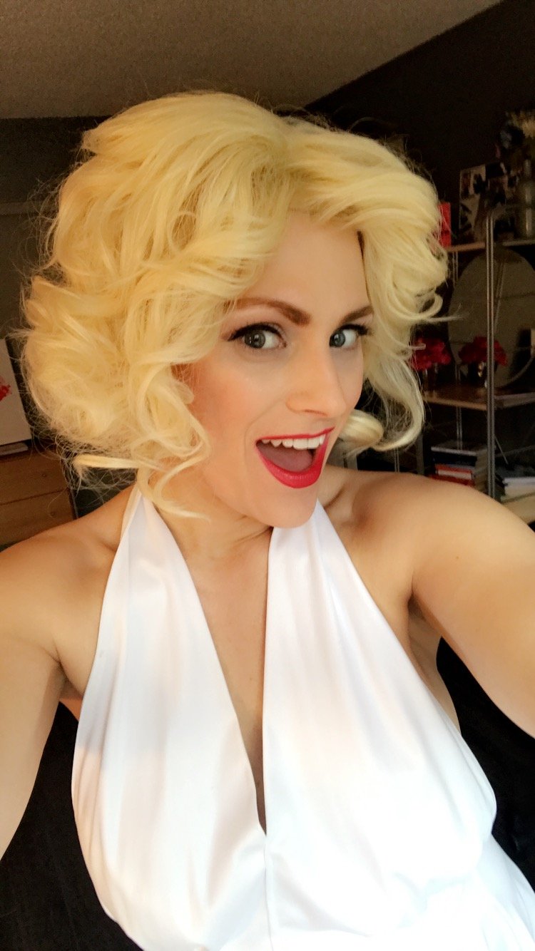 Marilyn Monroe impersonator cosplay model Lorraine Toth
