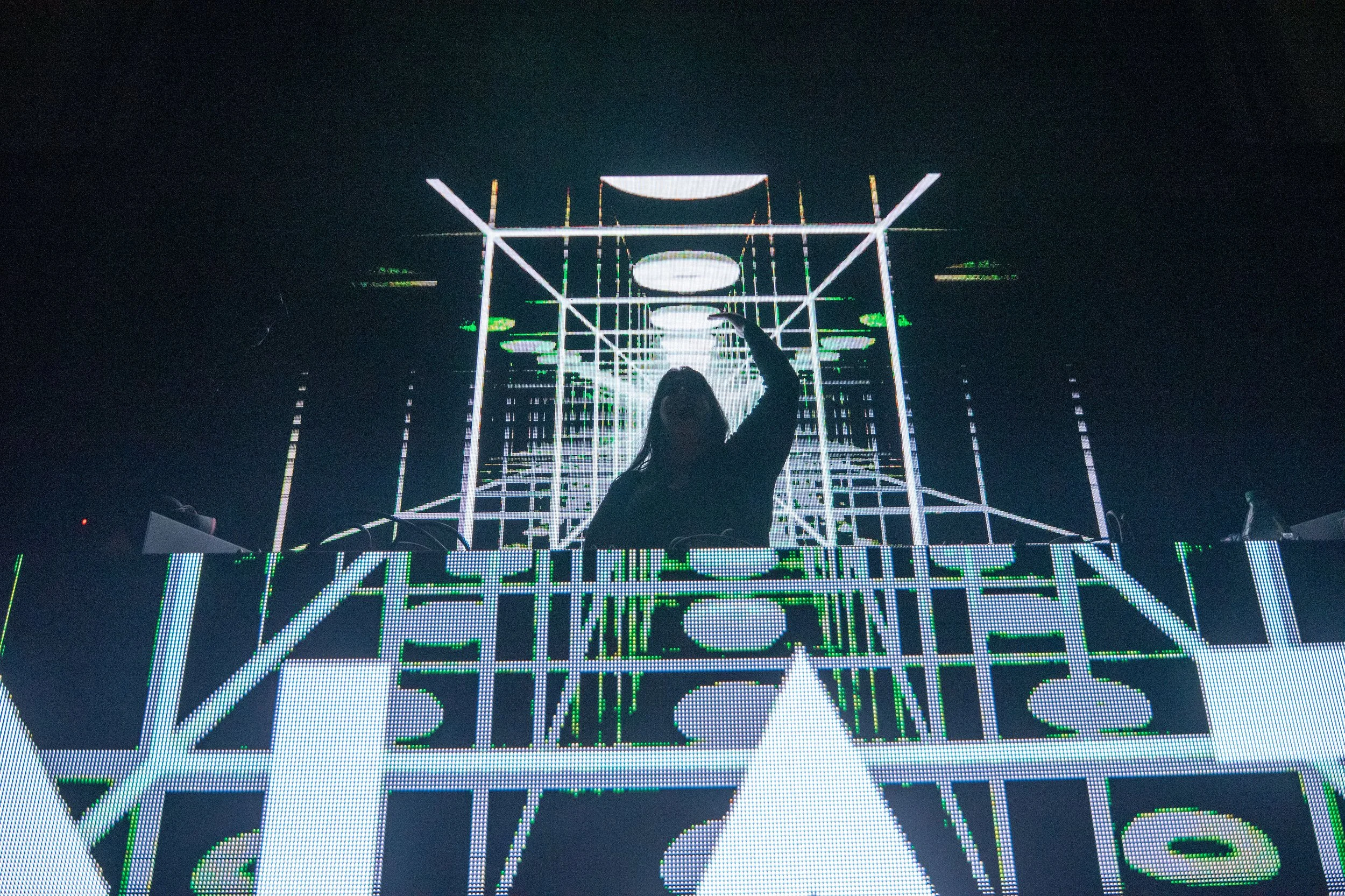 raveweb-515.jpg