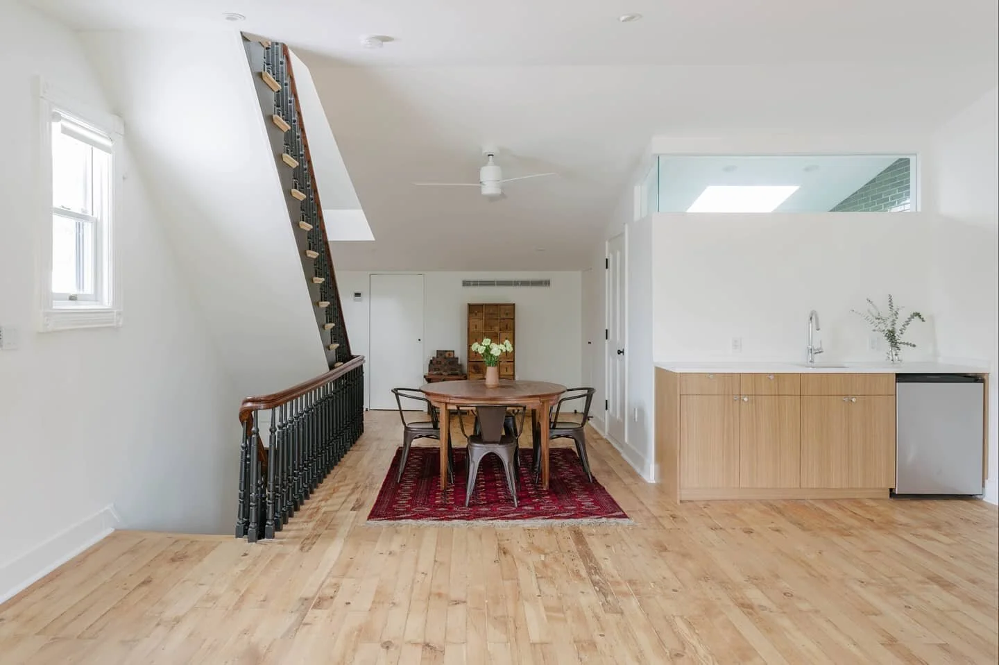 On the third floor of the Sunset Park Townhouse we removed all of the existing walls and opened up the whole space. The skylight/clerestory above the bathroom ensures that the space fills with light at all times of day. Swipe for before and after! 📸