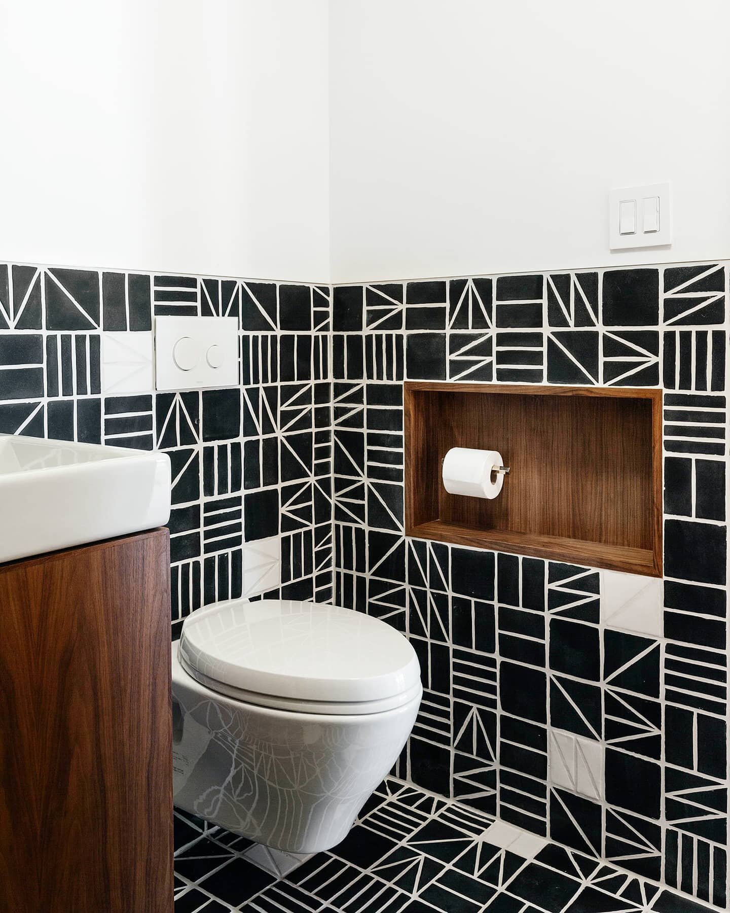 Custom tile pattern and a walnut niche in the Greenwich Street Loft. 📸 @nickglimenakis 

#janekimdesign #interior #architecture #details #renovation #nyc #tile #walnut #niche #powderroom #loft