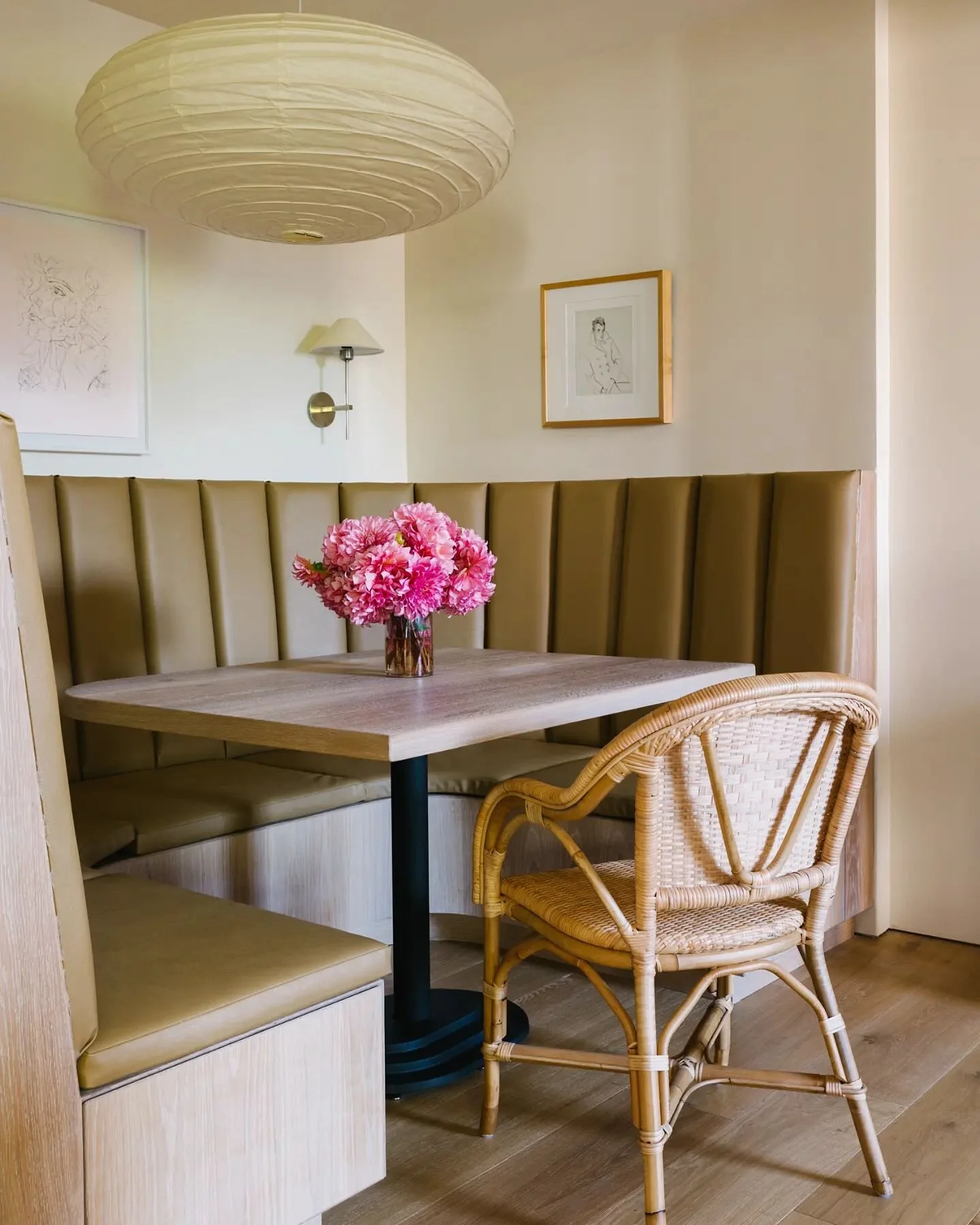 Custom dining booth in the Lower Fifth Avenue Apartment. Extra storage beneath and plenty of seating for the eat-in kitchen. 📸 @nickglimenakis 

#janekimarchitect #architecture #interiordesign #renovation #nyc #apartment #kitchen #booth #custom