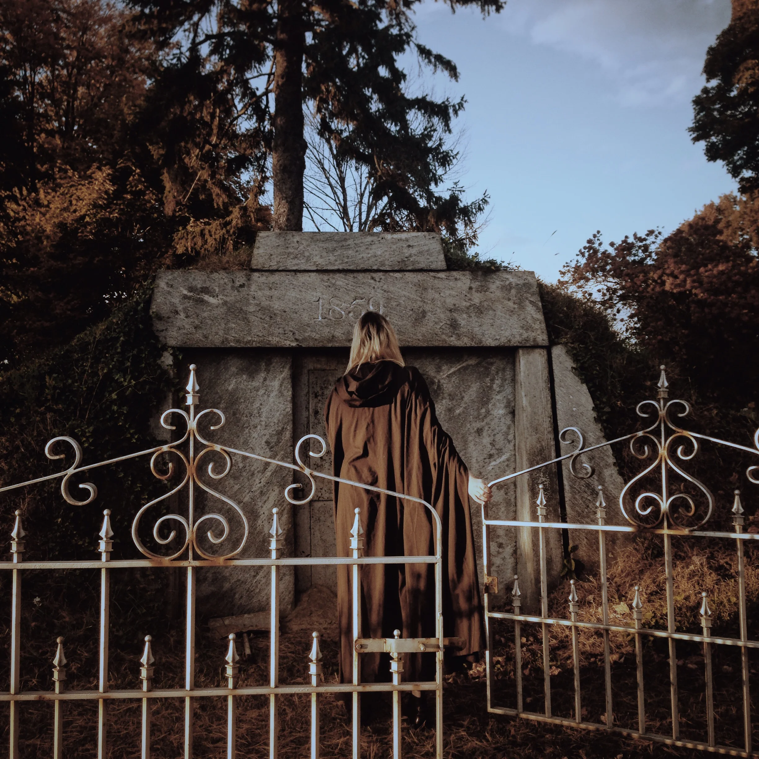   Looking for half hanged Mary  