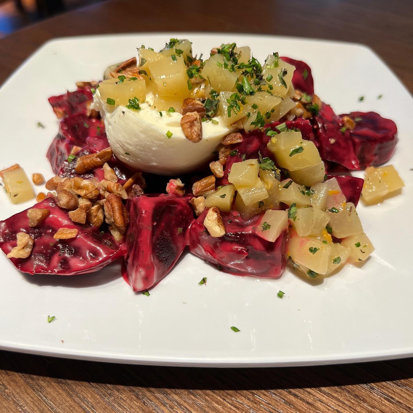 Beet and burrata salad! Roasted pear vinaigrette, toasted pecans, citrus pear compote.
.
.
.
.
#acpubeattle #greenlake #pub #englishpub #gastropub #seattle #seattlefoodie #food #restaurants #drinks #cocktails #bar #wine #guinness #whiskey #seattleres