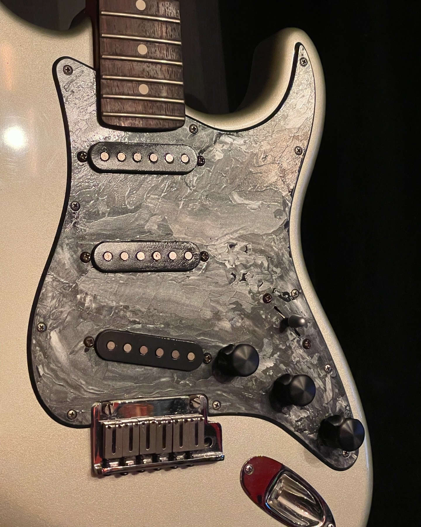 Finishing touches on the Stratocaster are looking good. I&rsquo;m really happy how this one turned out. Custom painted pick guard and pickup covers. Added some custom metal machined knobs. Oiled and cleaned the fretboard. Cleaned up all the nooks and