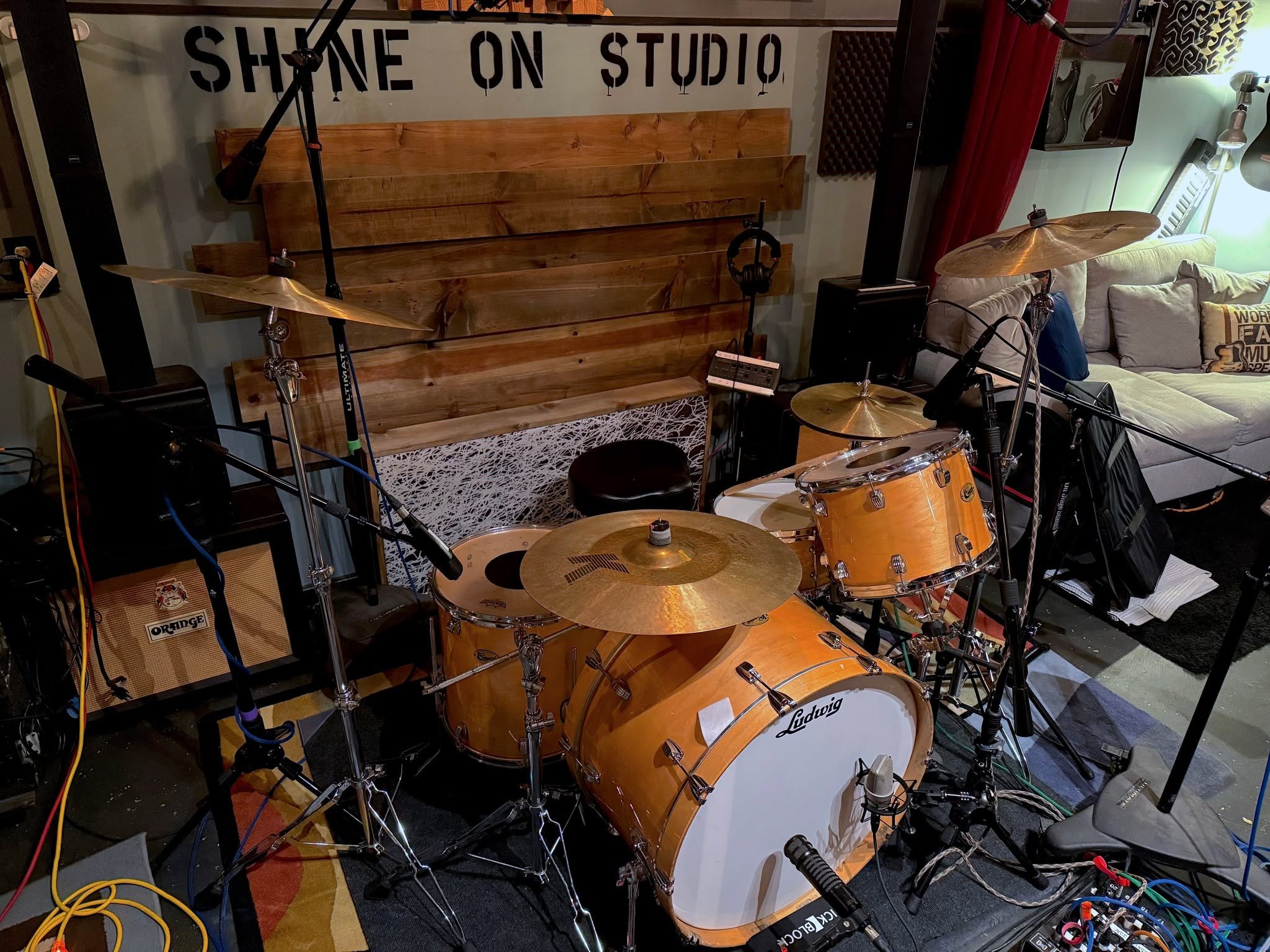 The crack of a live snare is the pulse of rock n' roll. @thatbandsmoke tracking 7 new songs at the studio tomorrow. These drums are gonna get loud. 

 #smoke #audioengineer #shineonstudio #drums