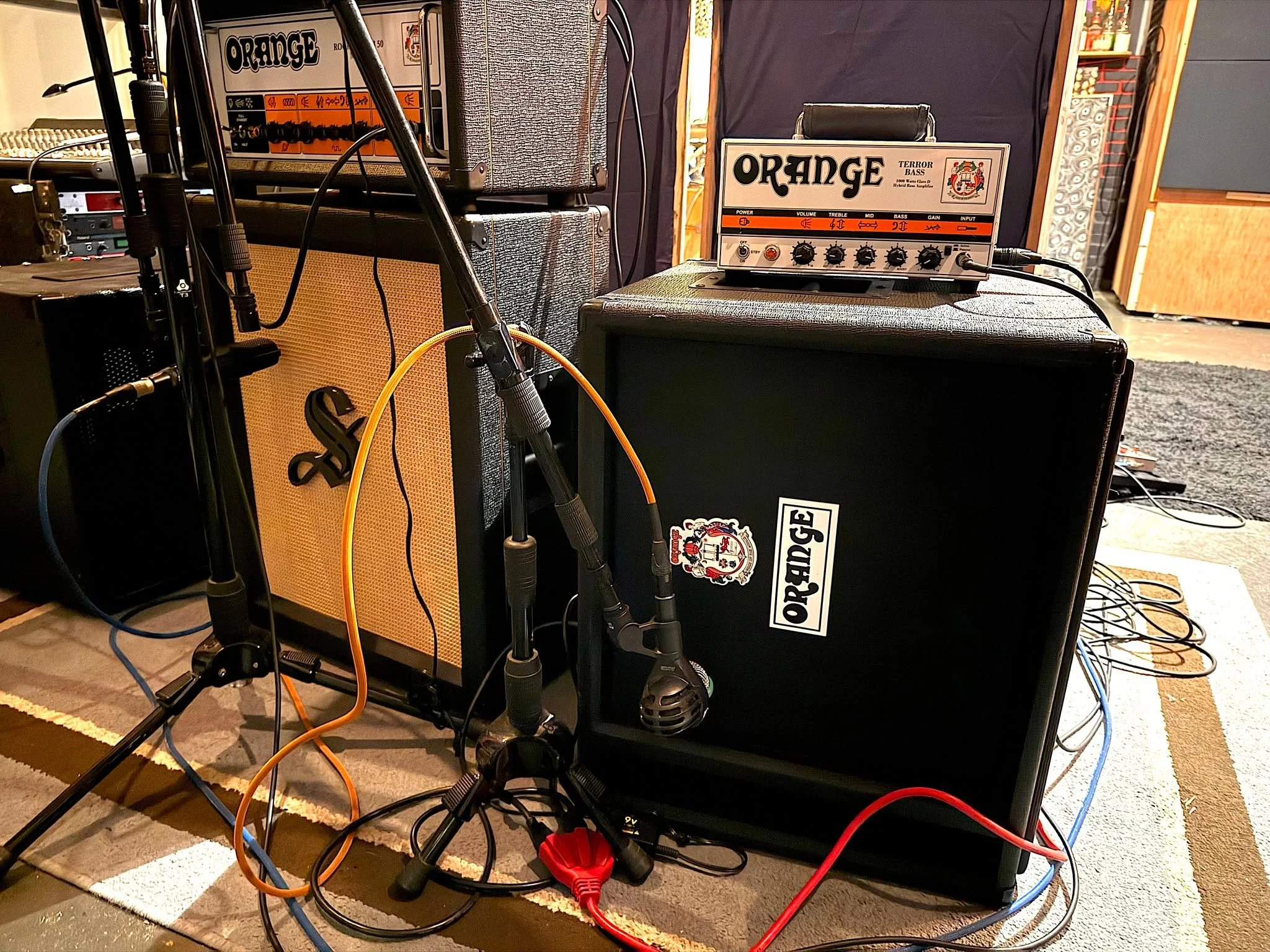 Roaring amps will score their energy for the session today. @thatbandsmoke getting ready to track 7 songs for their upcoming album. We're honored to work with musicians that are crafting original music. 

 #smoke #guitaramp #heavymetal @orangeamplifi