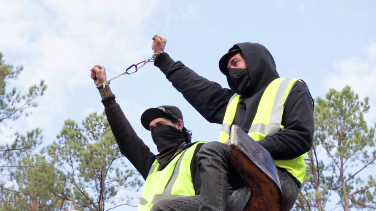 Line in the Sand: The conflict surrounding Keystone XL and tar sands - Pilot